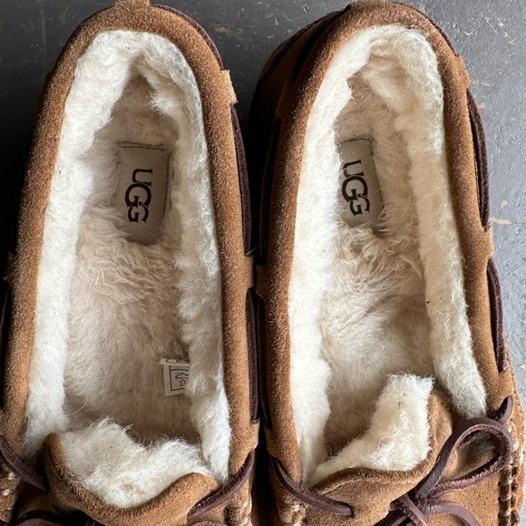 Ugg Moccasin Slipper W Size 9 - Picture 2 of 4